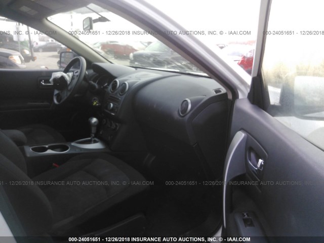 JN8AS5MV6DW134441 - 2013 NISSAN ROGUE S/SV WHITE photo 5