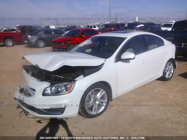 YV140MFB4F2302383 - 2015 VOLVO S60 PREMIER WHITE photo 2