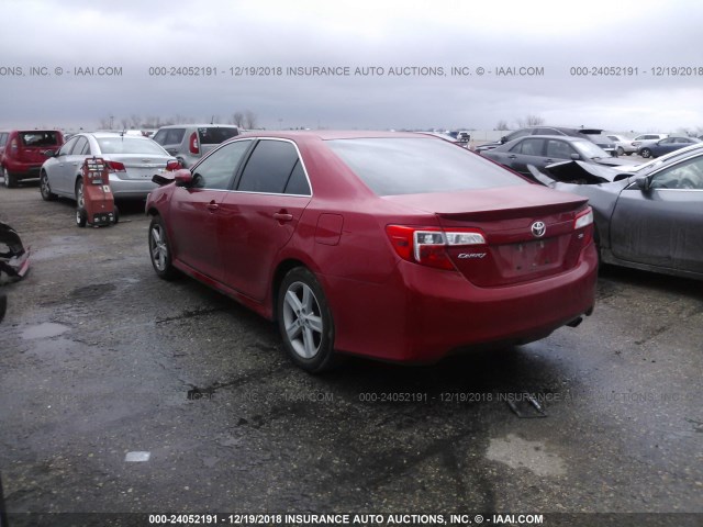 4T1BF1FK2DU710145 - 2013 TOYOTA CAMRY L/SE/LE/XLE Qırmızı foto 3