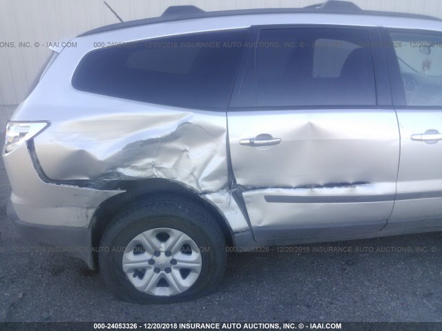 1GNKVEED4BJ155271 - 2011 CHEVROLET TRAVERSE LS SILVER photo 6