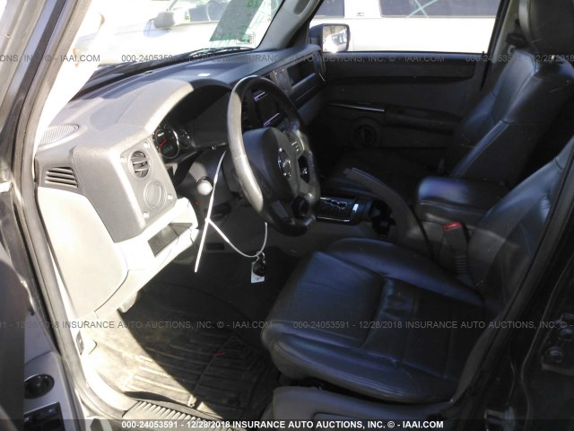 1J8HG48K36C252403 - 2006 JEEP COMMANDER BLACK photo 5