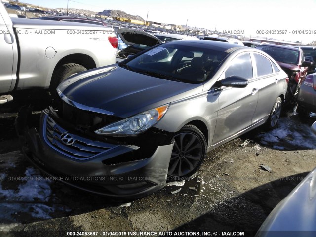 5NPEC4AB4DH670485 - 2013 HYUNDAI SONATA SE/LIMITED GRAY photo 2