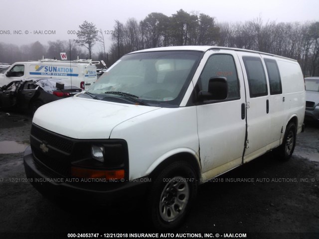 1GCSGAFX6B1114385 - 2011 CHEVROLET EXPRESS G1500  WHITE photo 2