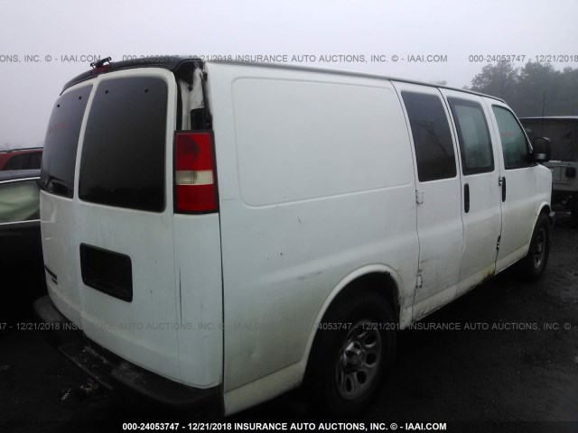 1GCSGAFX6B1114385 - 2011 CHEVROLET EXPRESS G1500  WHITE photo 4