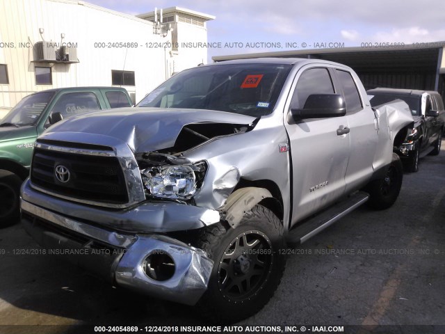 5TFUW5F19BX167044 - 2011 TOYOTA TUNDRA DOUBLE CAB SR5 SILVER photo 2