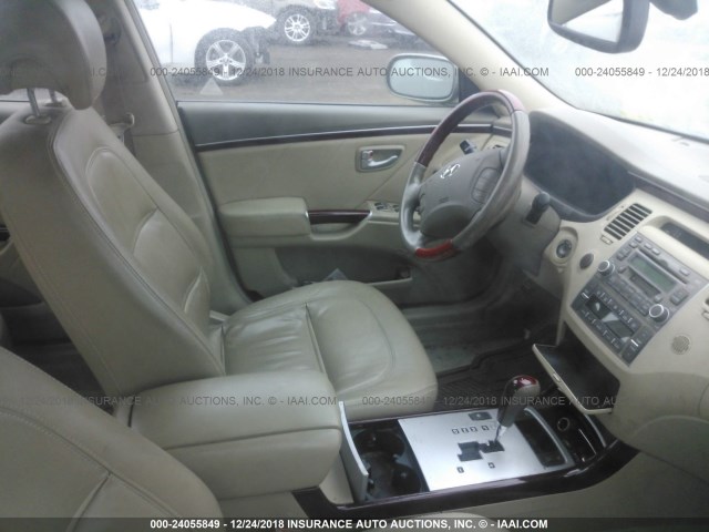 KMHFC46F26A086432 - 2006 HYUNDAI AZERA SE/LIMITED GRAY photo 5