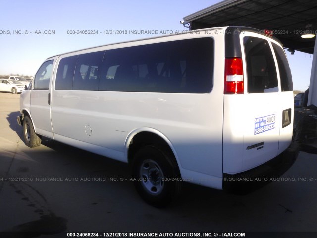 1GAZGNFG4G1285318 - 2016 CHEVROLET EXPRESS G3500 LS WHITE photo 3