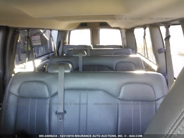 1GAZGNFG4G1285318 - 2016 CHEVROLET EXPRESS G3500 LS WHITE photo 8