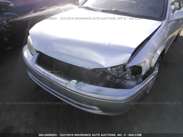 4T1BG22K41U791282 - 2001 TOYOTA CAMRY CE/LE/XLE SILVER photo 6