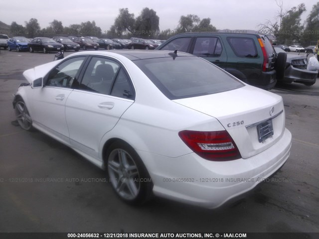 WDDGF4HB3DR279543 - 2013 MERCEDES-BENZ C 250 WHITE photo 3