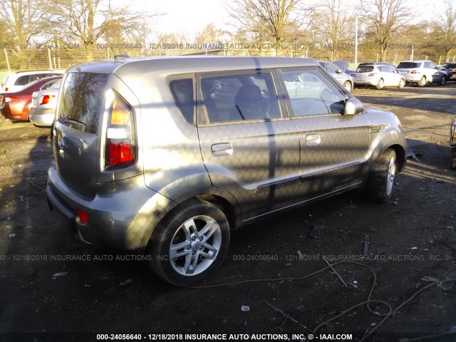 KNDJT2A22A7111360 - 2010 KIA SOUL +/!/SPORT GRAY photo 4