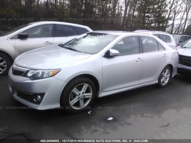 4T1BF1FK0EU451186 - 2014 TOYOTA CAMRY L/SE/LE/XLE 银色 照片 2