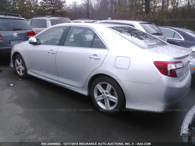 4T1BF1FK0EU451186 - 2014 TOYOTA CAMRY L/SE/LE/XLE 银色 照片 3