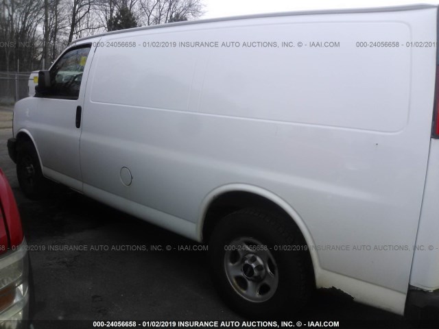 1GTFG15X471135553 - 2007 GMC SAVANA G1500 WHITE photo 3