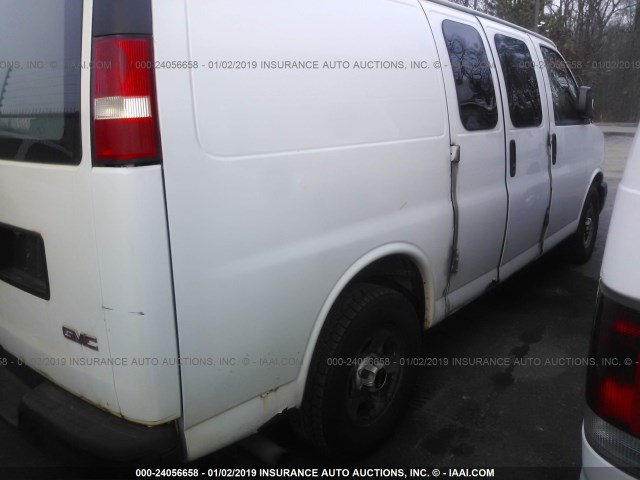 1GTFG15X471135553 - 2007 GMC SAVANA G1500 WHITE photo 4