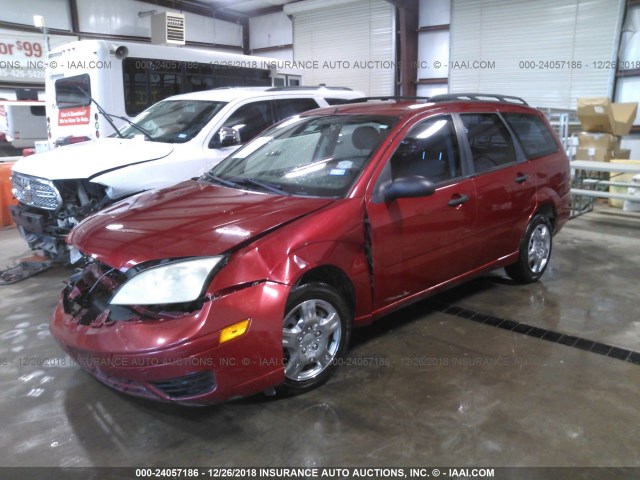 1FAFP36N25W237352 - 2005 FORD FOCUS ZXW RED photo 2