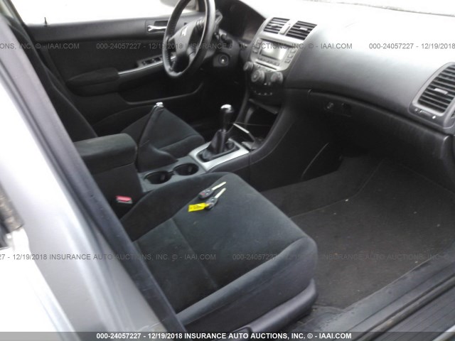 1HGCM55196A100280 - 2006 HONDA ACCORD VALUE SILVER photo 5