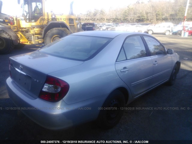 4T1BE32K33U726082 - 2003 TOYOTA CAMRY LE/XLE/SE SILVER photo 4