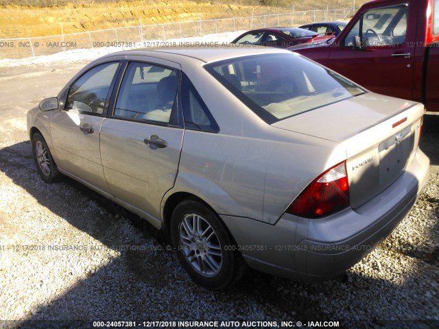 1FAFP34N86W118886 - 2006 FORD FOCUS ZX4 GOLD photo 3