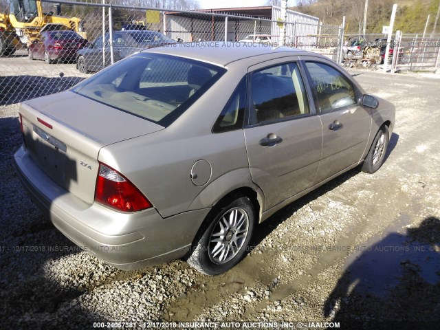 1FAFP34N86W118886 - 2006 FORD FOCUS ZX4 GOLD photo 4