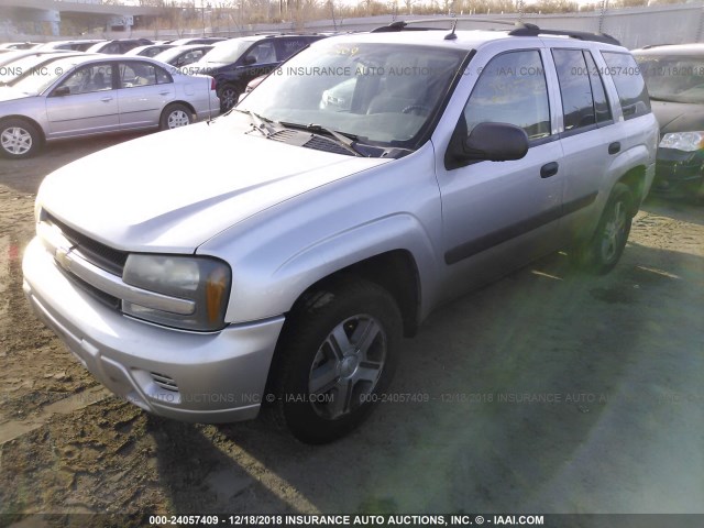 1GNDS13S052111178 - 2005 CHEVROLET TRAILBLAZER LS/LT SILVER photo 2