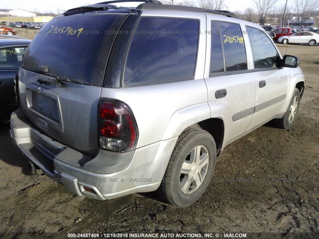 1GNDS13S052111178 - 2005 CHEVROLET TRAILBLAZER LS/LT SILVER photo 4