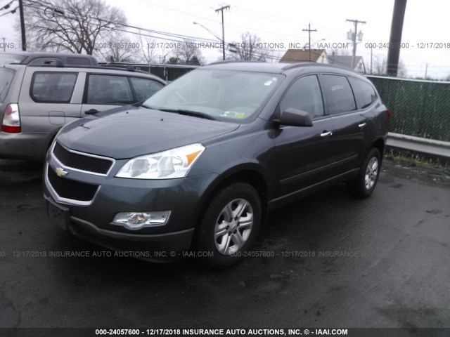 1GNKRFED4BJ329351 - 2011 CHEVROLET TRAVERSE LS GRAY photo 2