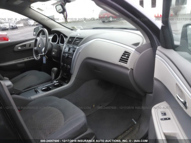 1GNKRFED4BJ329351 - 2011 CHEVROLET TRAVERSE LS GRAY photo 5