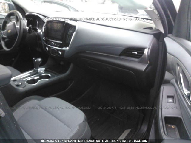 1GNEVGKW7JJ252736 - 2018 CHEVROLET TRAVERSE LT GRAY photo 5