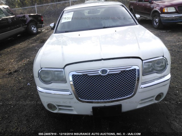 2C3KA63H36H409032 - 2006 CHRYSLER 300C WHITE photo 6