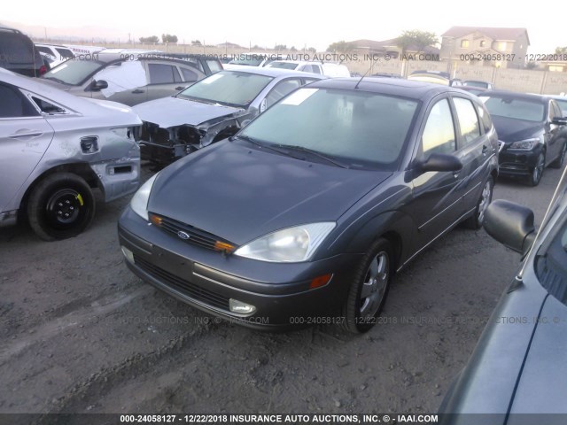 3FAFP373X2R133736 - 2002 FORD FOCUS ZX5 GRAY photo 2