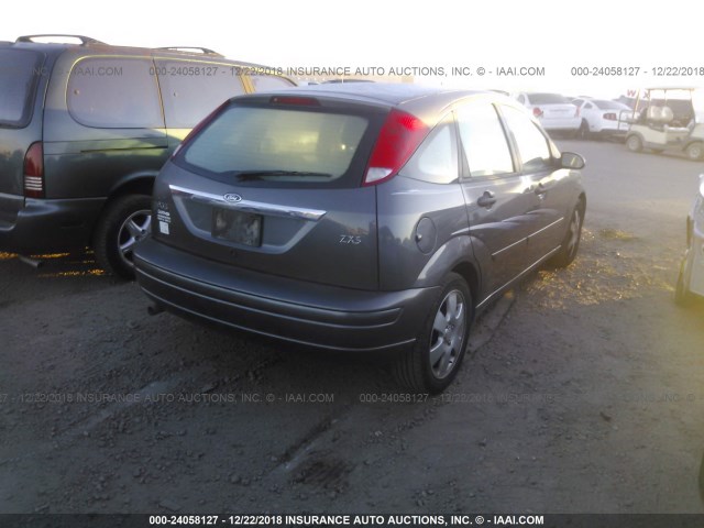 3FAFP373X2R133736 - 2002 FORD FOCUS ZX5 GRAY photo 4