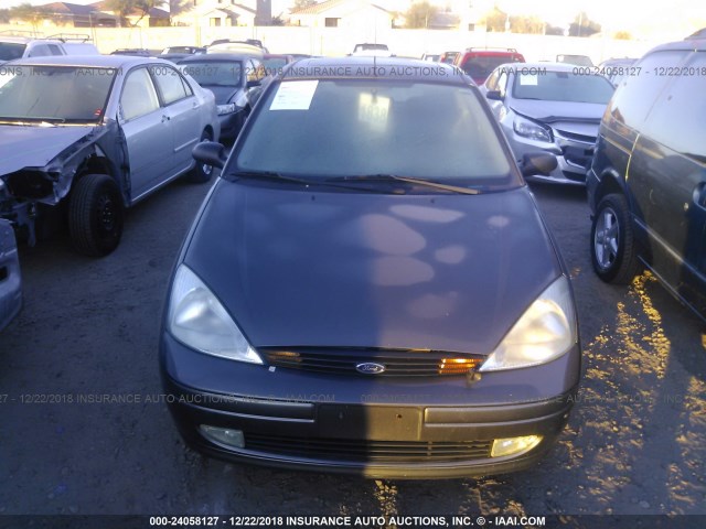 3FAFP373X2R133736 - 2002 FORD FOCUS ZX5 GRAY photo 6