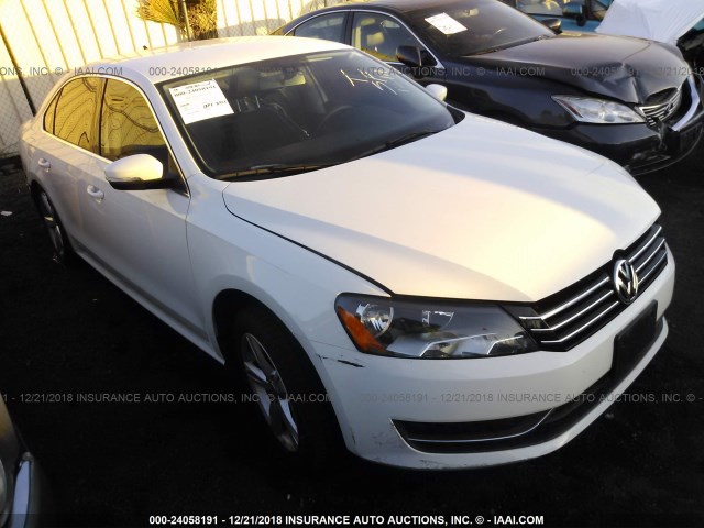 1VWBT7A32FC006226 - 2015 VOLKSWAGEN PASSAT SE WHITE photo 1