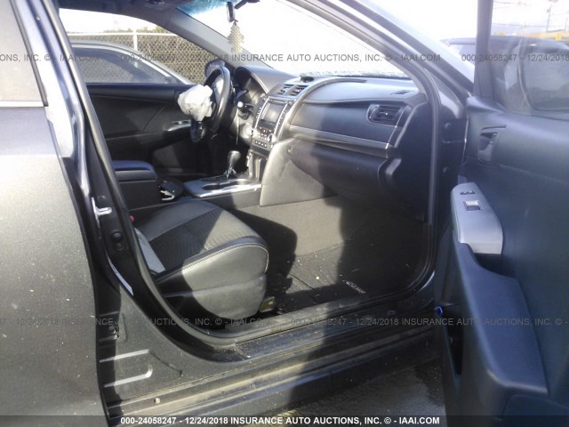 4T1BF1FK1CU012088 - 2012 TOYOTA CAMRY SE/LE/XLE 灰色 照片 5