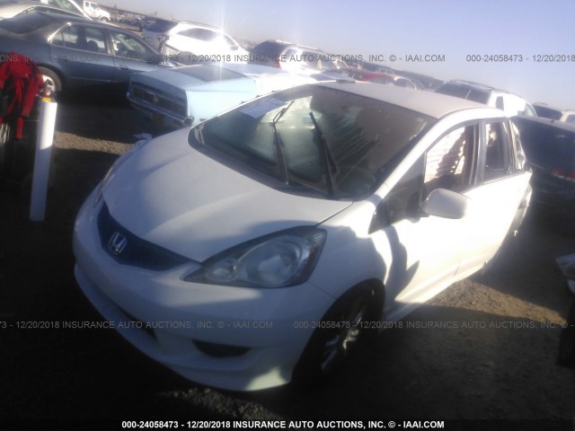 JHMGE88459S026809 - 2009 HONDA FIT SPORT WHITE photo 2