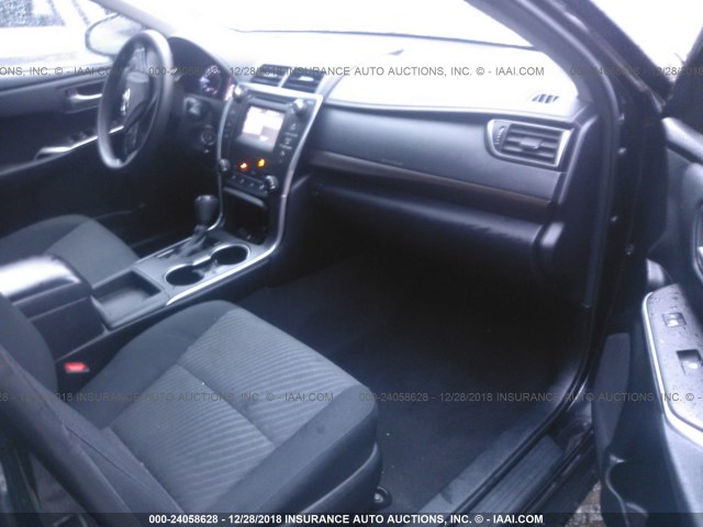 4T1BF1FK3GU257383 - 2016 TOYOTA CAMRY LE/XLE/SE/XSE BLACK photo 5