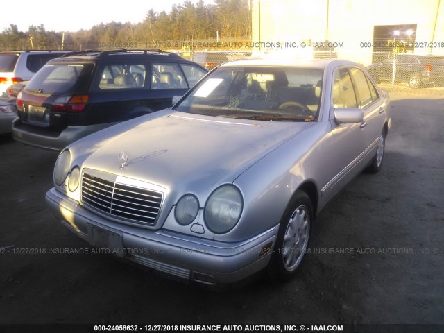 WDBJF55F6VJ029242 - 1997 MERCEDES-BENZ E 320 SILVER photo 2