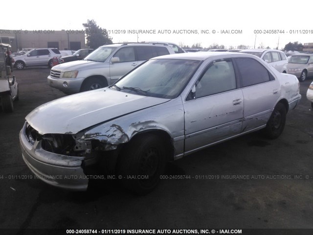 4T1BG22K11U027745 - 2001 TOYOTA CAMRY CE/LE/XLE SILVER photo 2