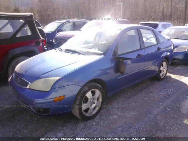 1FAFP34NX5W196813 - 2005 FORD FOCUS ZX4 BLUE photo 2