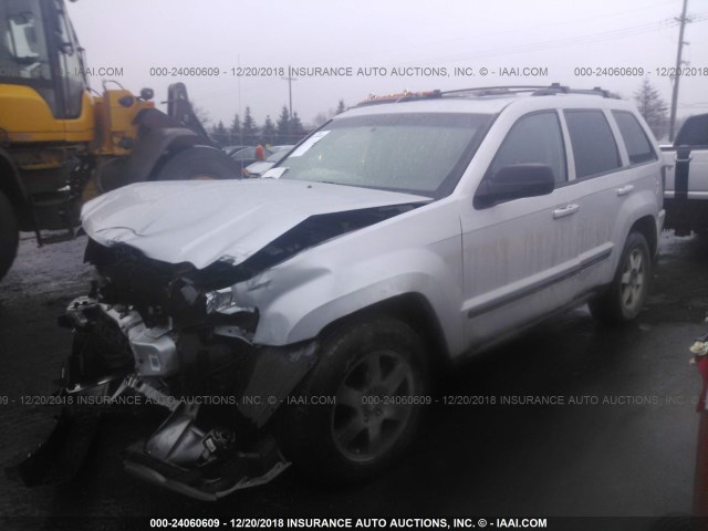 1J8GR48K98C246291 - 2008 JEEP GRAND CHEROKEE LAREDO SILVER photo 2