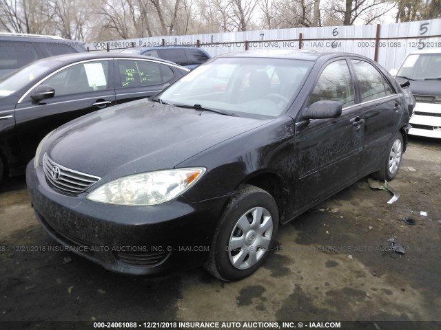 4T1BE32K45U096768 - 2005 TOYOTA CAMRY LE/XLE/SE BLACK photo 2