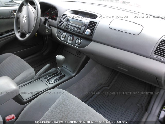 4T1BE32K45U096768 - 2005 TOYOTA CAMRY LE/XLE/SE BLACK photo 5