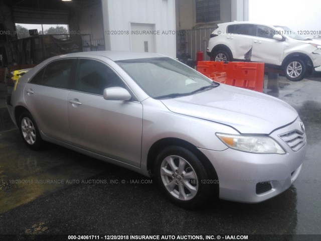 4T1BF3EK9BU217458 - 2011 TOYOTA CAMRY SE/LE/XLE 银色 照片 1