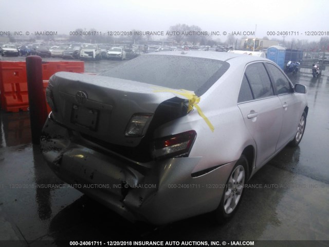 4T1BF3EK9BU217458 - 2011 TOYOTA CAMRY SE/LE/XLE 银色 照片 4