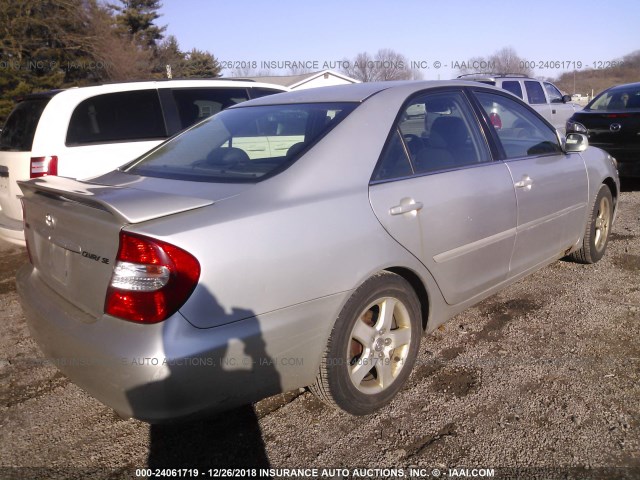 4T1BE32K42U623607 - 2002 TOYOTA CAMRY LE/XLE/SE SILVER photo 4