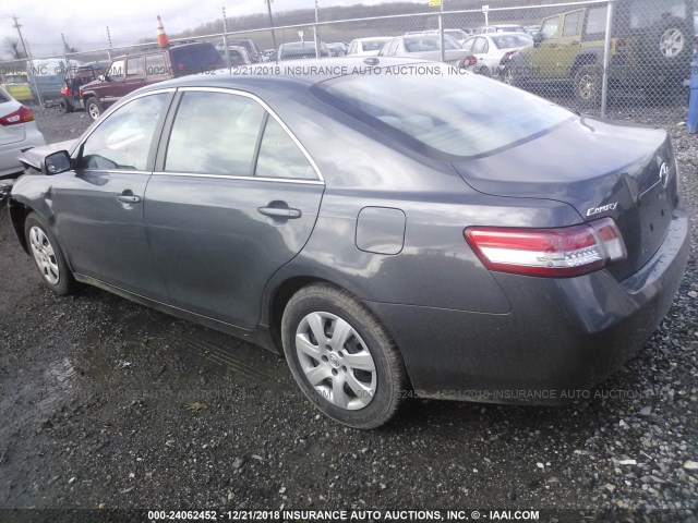 4T1BF3EK5AU011116 - 2010 TOYOTA CAMRY SE/LE/XLE GRAY photo 3