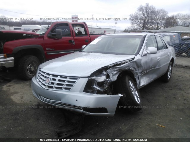 1G6KD5E67BU121081 - 2011 CADILLAC DTS LUXURY COLLECTION SILVER photo 2