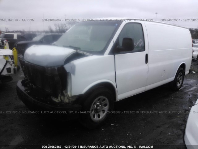 1GCSGAFX9C1103091 - 2012 CHEVROLET EXPRESS G1500  WHITE photo 2