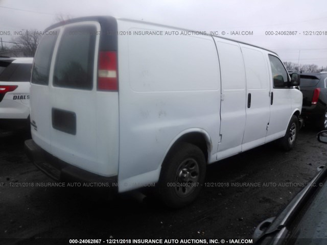 1GCSGAFX9C1103091 - 2012 CHEVROLET EXPRESS G1500  WHITE photo 4